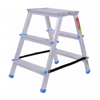 Стремянка двусторонняя 3 ступени. Высота верхней площадки 61 см.